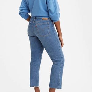 Levi’s Mid Waist Wedgie Stretch with Raw Hem